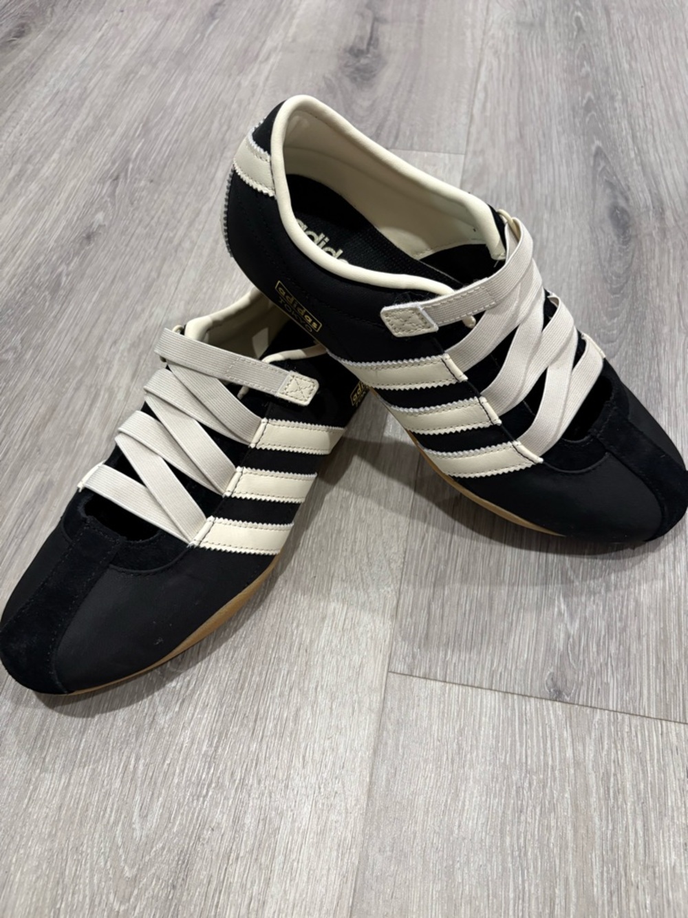 adidas tokyo Black and Cream Low-Top Sneakers New 9.5 - Picture 3 of 6